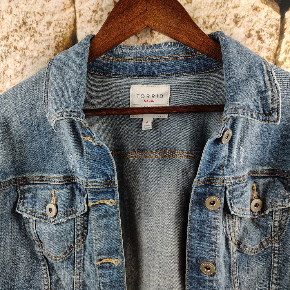 Torrid Distressed Medium Wash Denim Jacket Women's Size 0 (Large 10-12) - Picture 2 of 16